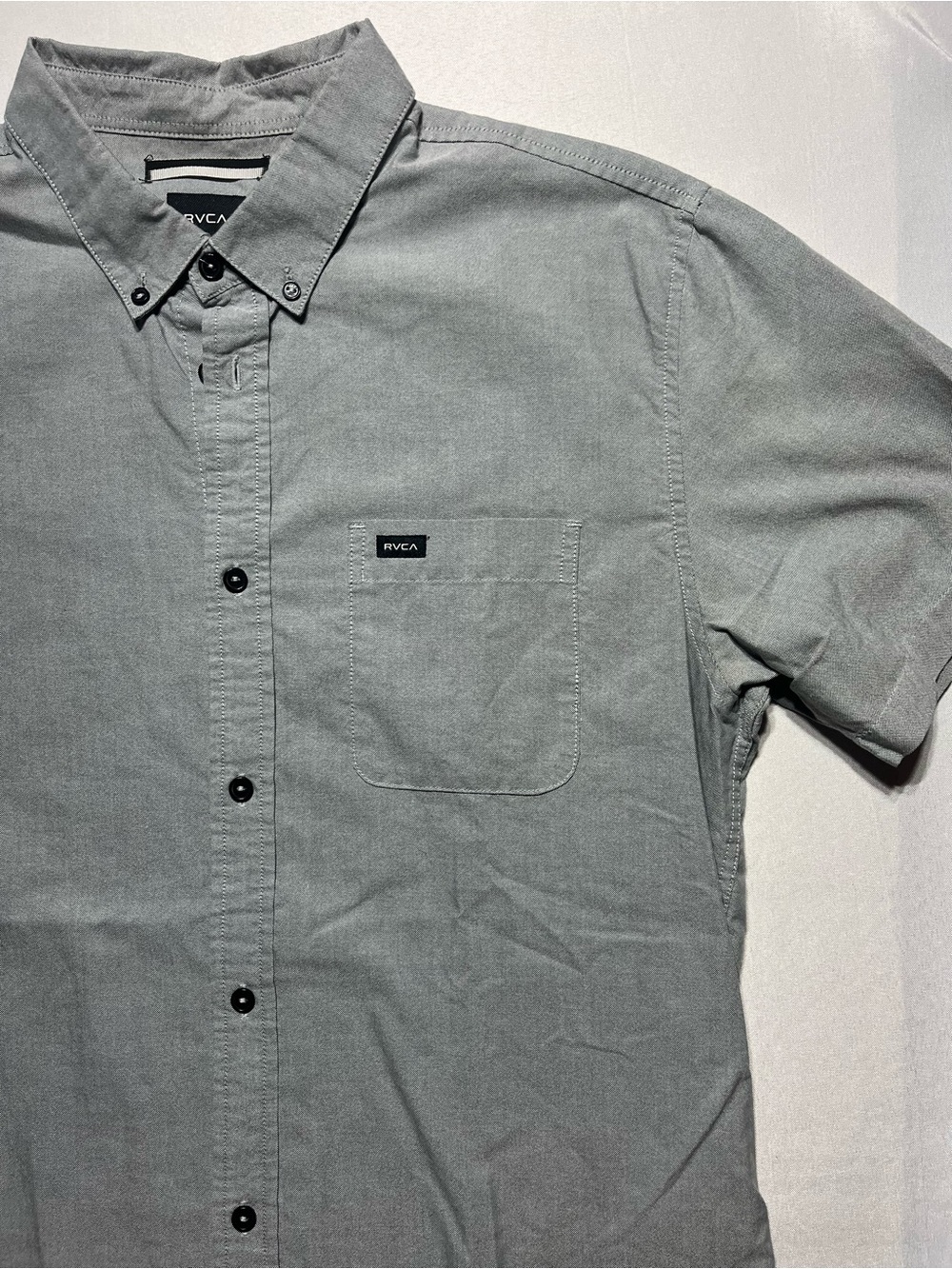 RVCA Men's Large Slim Fit Gray Button-Down Short Sleeve Shirt